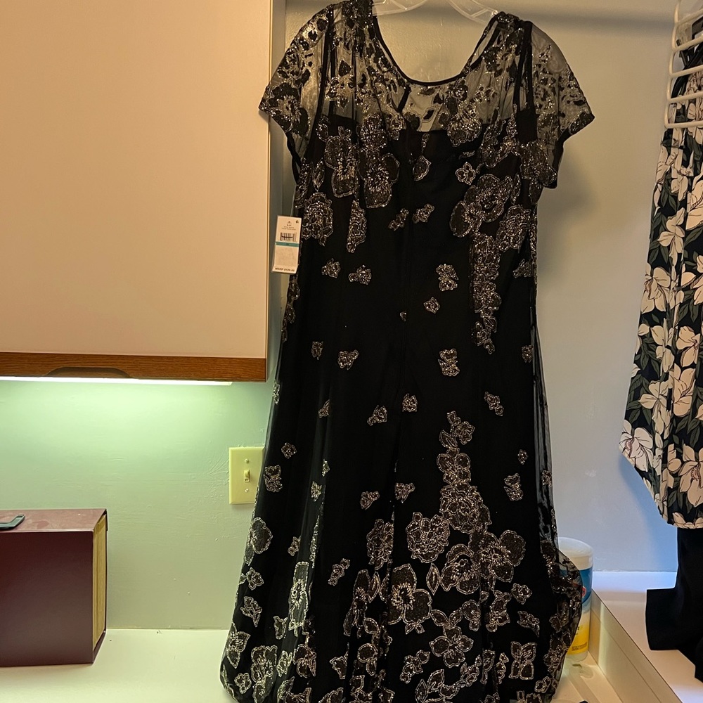SLNY black and gold evening dress